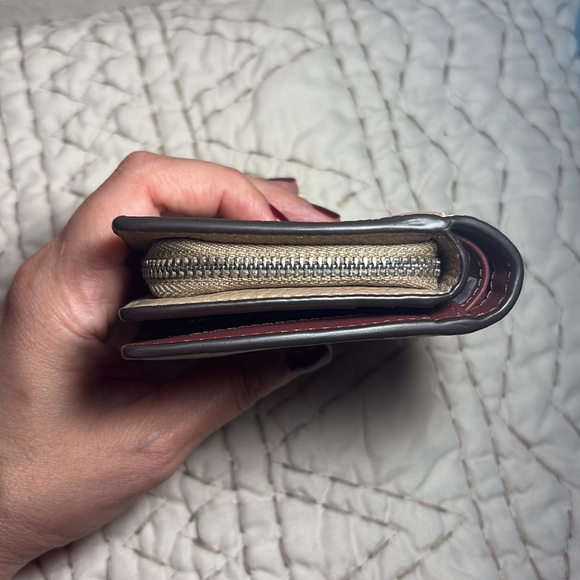 🌼🌼New Coach Brown Leather Wallet with burgundy interior - Picture 16 of 17